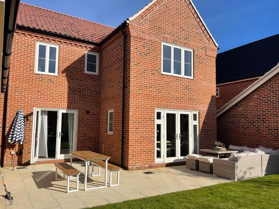 Stunning! Beautiful Contemporary Property In Holt, Norfolk Холт Экстерьер фото